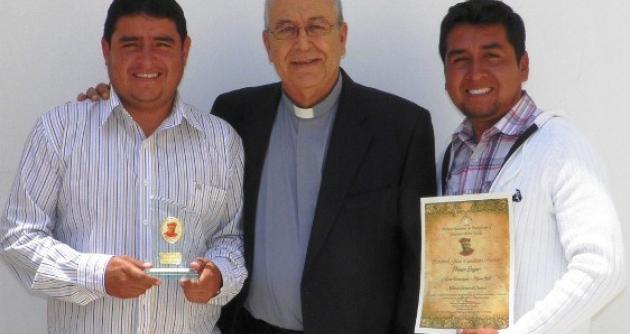 Periodistas Lindberg Cruzado y Milton Palpa reconocidos periodistas de Chimbote.
