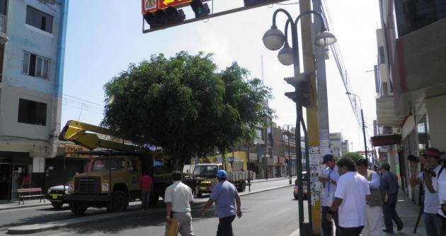 Esta mañana se inspeccionaron 7 semáforos ubicados en diferentes zonas del centro de la ciudad.