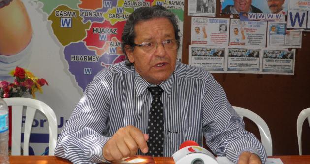Víctor Vizcarra, dice que Enrique Barrenechea está designando funcionarios sin la aprobación de Waldo Ríos.