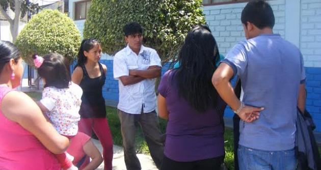 Los padres del jardin de niños Juan Pablo II de Jimbe reclaman en la Ugel Santa.