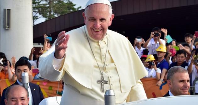 "Enfermas con el cáncer de la desesperanza" ha llamado el papa a las sociedades consumistas. (Foto AFP)