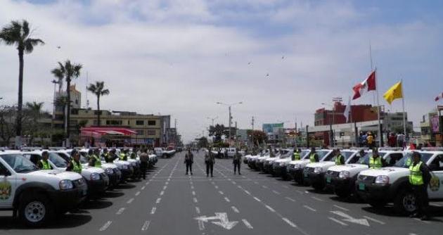 Ministro del Interior, Daniel Urresti, en Chimbote, entregó 46 patrulleros.
