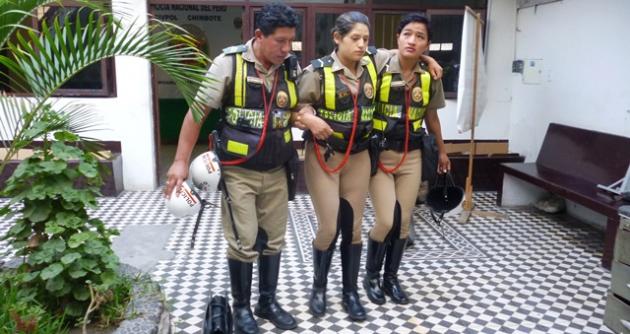 A la Policía se le respeta. Condenable agresión a una suboficial PNP.