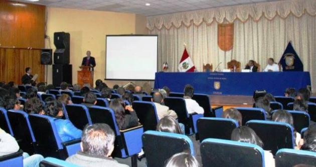 PPK tuvo diálogo con universitarios sobre temas de economía y desarrollo.