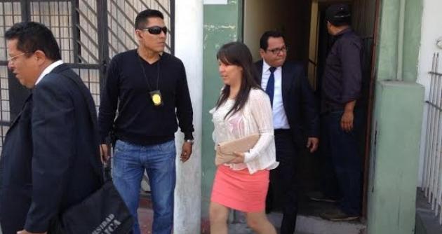 La procuradora Nacional Anticorrupción,Yeni Vilcatoma, saliendo de la sede de la Fiscalía Anticorrupción.