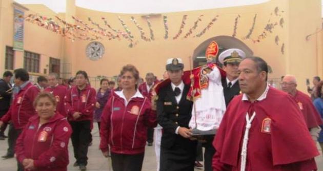 Así empezó la fiesta de San Pedrito, con la colocación de la imagen en su anda.