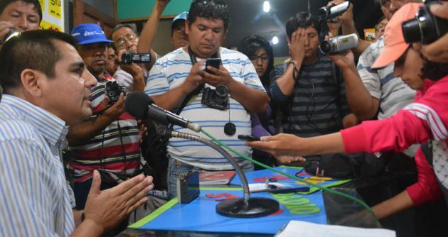 El periodista "comando" Sandor Renilla, cuando el 16 de mayo declaró que "no se corría de la justicia". Finalmente fue capturado tras permanecer casi cuatro meses prófugo.(Foto: Chimbotenlinea.com)