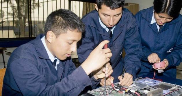 Falta de competencias técnicas y manejo de idiomas en los postulantes dificulta la contratación.