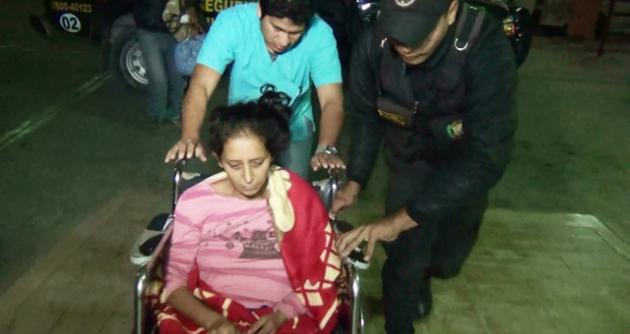 Joven mujer se quejaba de dolores, mientras feto estaba envuelto en un trapo cerca de ella. foto: Serenazgo