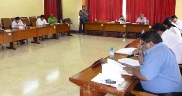 Regidores darían licencia a alcalde Luis Arroyo.