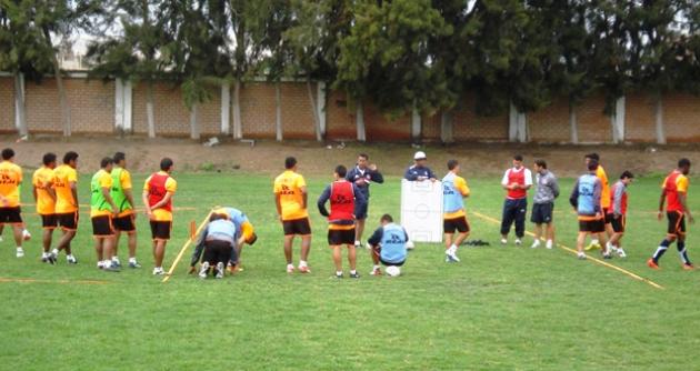 Solano y el plantel galvista.