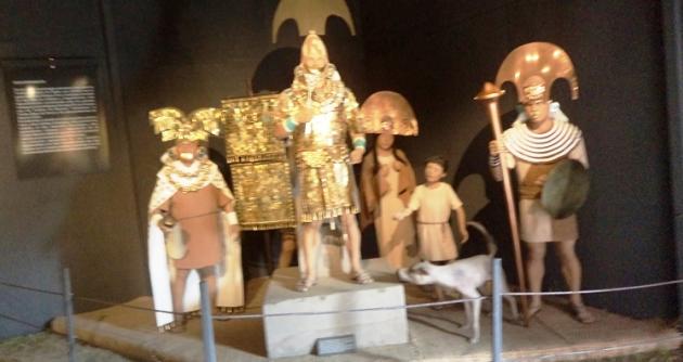 La réplica del Señor de Sipán en la Feria de San Pedrito 2014, es lo que más llama la atención al público chimbotano.