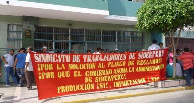 Representantes de los trabajadores y de la empresa Gerdau en reuniones.