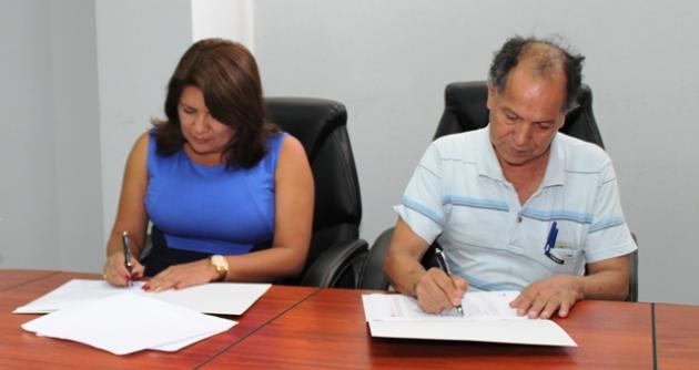 Firma de convenio entre UCV Chimbote y Federación de Comerciantes de la Región Chavín.