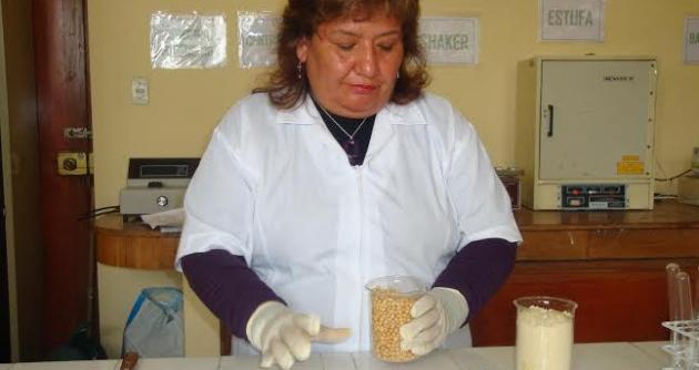 Profesora Luz Páucar, preside la Red Peruana de Mujeres Científicas.