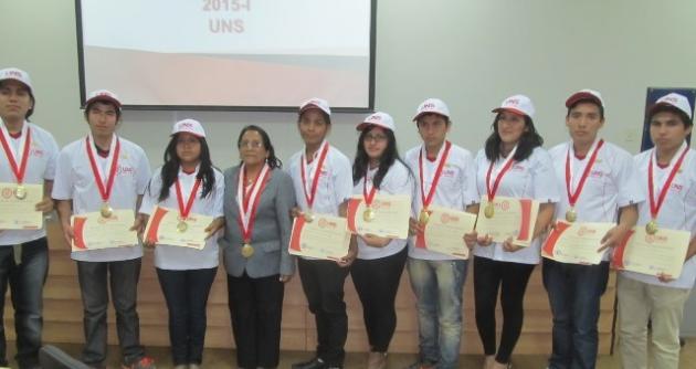 Jóvenes que ocuparon primeros puestos en proceso de Admisión 2015-I en la UNS