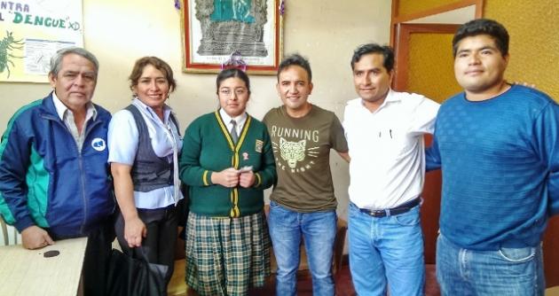 Candidatos por Vale Áncash llegaron hoy al colegio San Luis para dejar donativo.