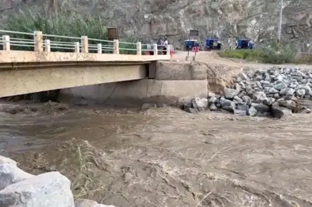 Peligroso incremento del caudal del río Huarmey tras lluvias intensas pone en alerta a autoridades