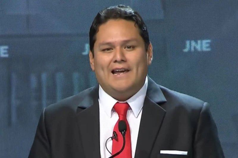 Enrique Valderrama propone aumentar número de policías en las calles