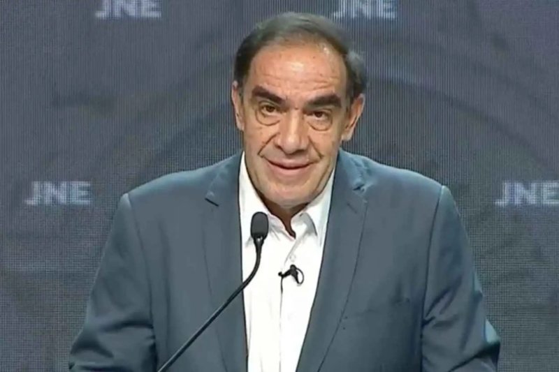 Debate presidencial: Lescano plantea dotar de internet gratuito a colegios