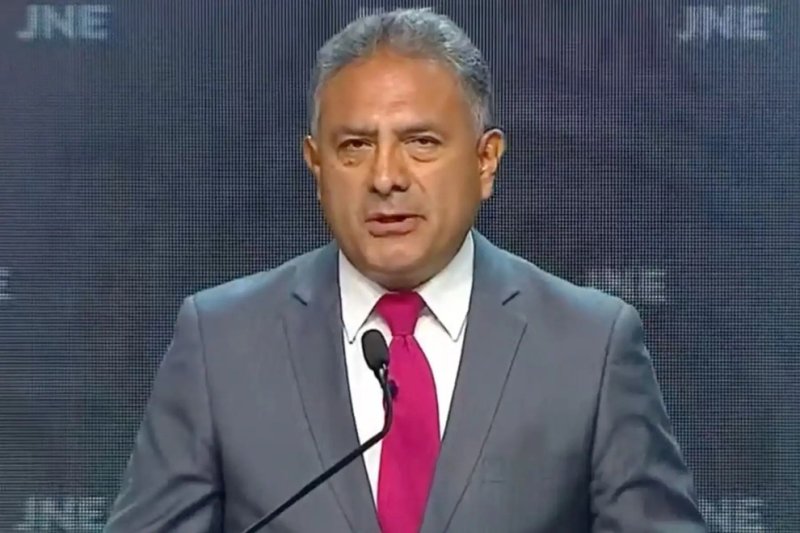 Candidato Carlos Jaico propuso declarar a la educación como prioridad nacional