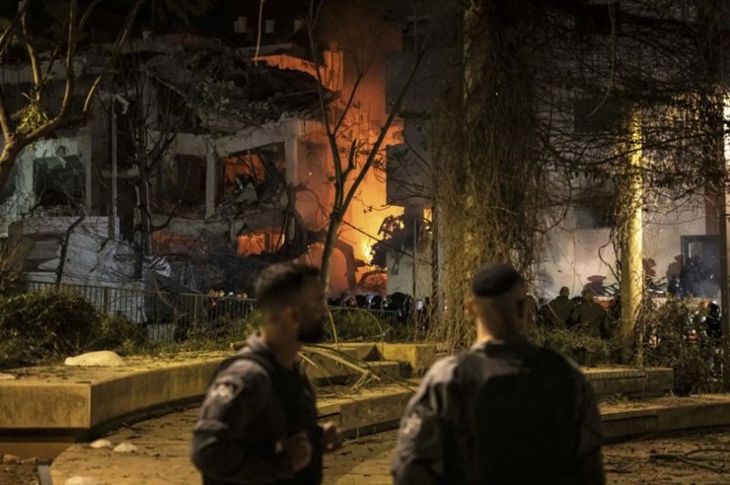 Israel dice que está atacando objetivos de Hezbolá "en todo el Líbano"