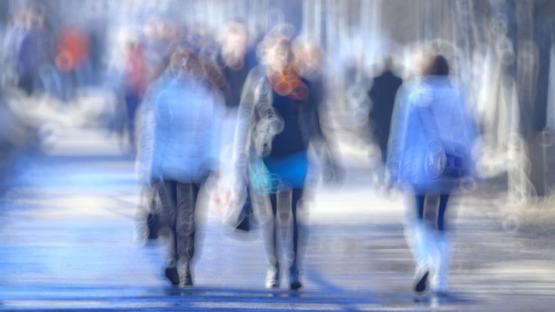 ¿Se pueden ensuciar los LIO dentro del ojo y causar visión borrosa?