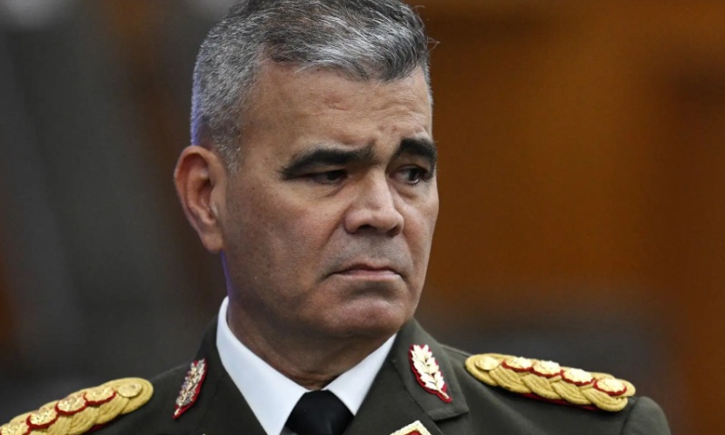 Venezuela: Delcy Rodríguez destituye al ministro de Defensa, alfil de Maduro en la fuerza armada