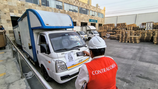 Contraloría supervisa el despliegue de material electoral a locales de votación
