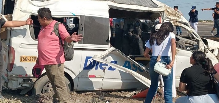 La Libertad: volcadura de combi deja cuatro fallecidos y 12 heridos en Pacasmayo