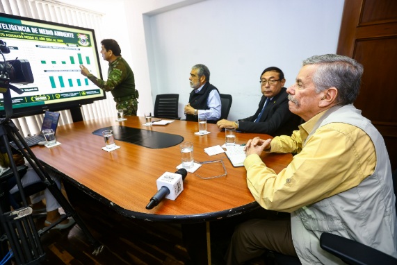 Titular del Congreso visita laboratorios de Criminalística de la PNP que proyecta 1.6 millones de perfiles genéticos con nueva ley