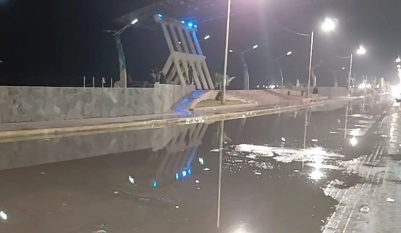 Oleajes causan inundaciones y daños en Chimbote, Casma y otras zonas costeras de la región Áncash