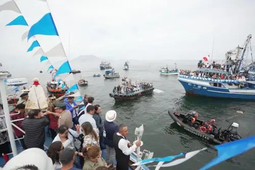 Miles de fieles participaron de la tradicional procesión marítima de San Pedrito
