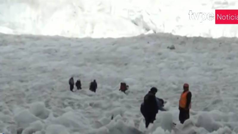 Áncash: avalancha de nieve sorprende a un grupo de turistas en la laguna Rocotuyoc
