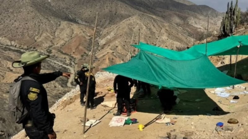 Policía desmantela dos campamentos de presunta minería ilegal en Nepeña