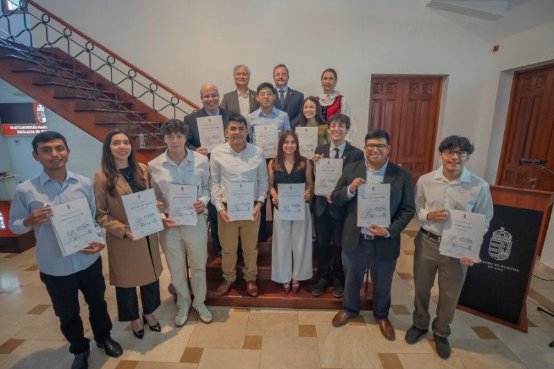 Profesionales peruanos ganan becas de Hungría y fortalecerán conocimientos