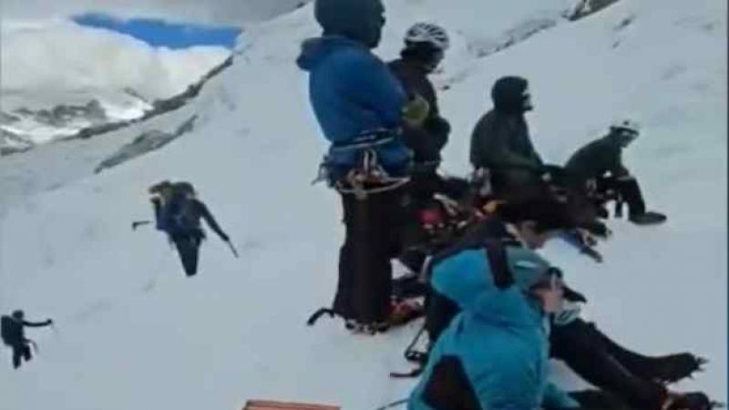 Áncash: montañistas salvan de morir tras alto riesgo de avalancha en nevado Alpamayo