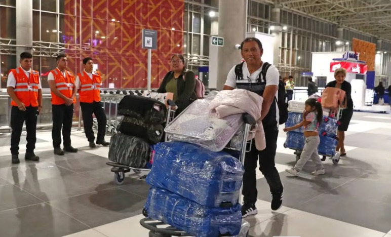 Migrantes peruanos que regresen al país tendrán exoneraciones tributarias hasta el 2029