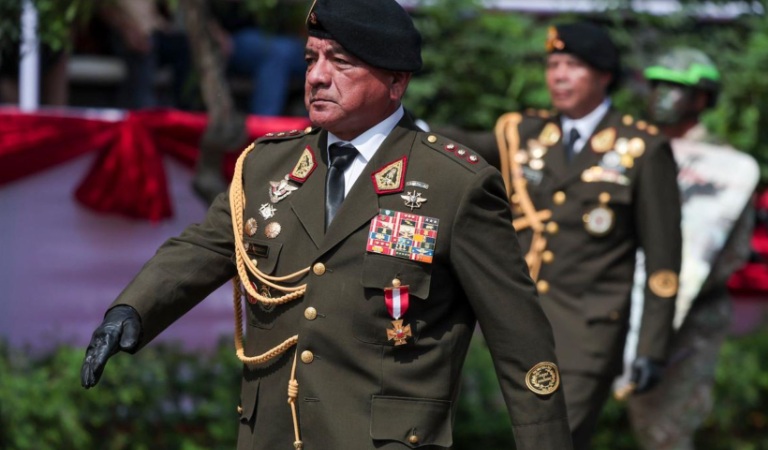 Ministro del Interior, César Astudillo, desfiló junto al Comando Chavín de Huántar