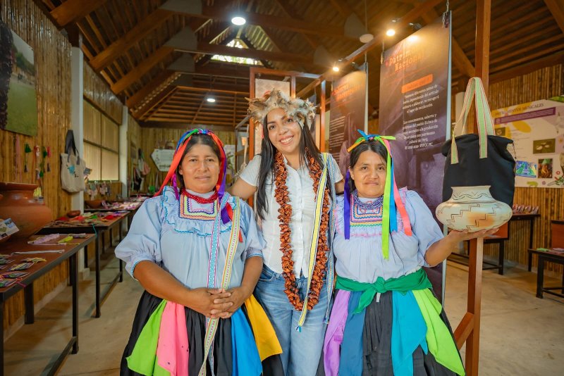 Becaria graduada con 20 de calificación promueve centro educativo integral para mujeres indígenas