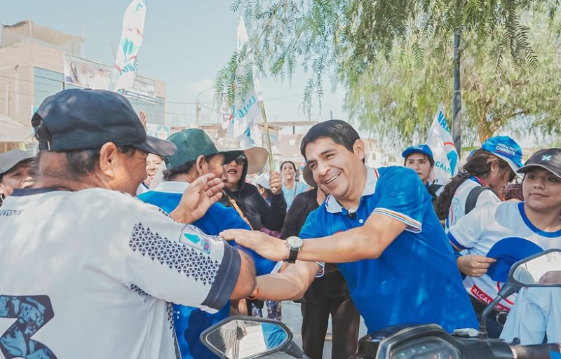 Walter Soto recorre principales distritos y explica su plan de gobierno para la provincia del Santa
