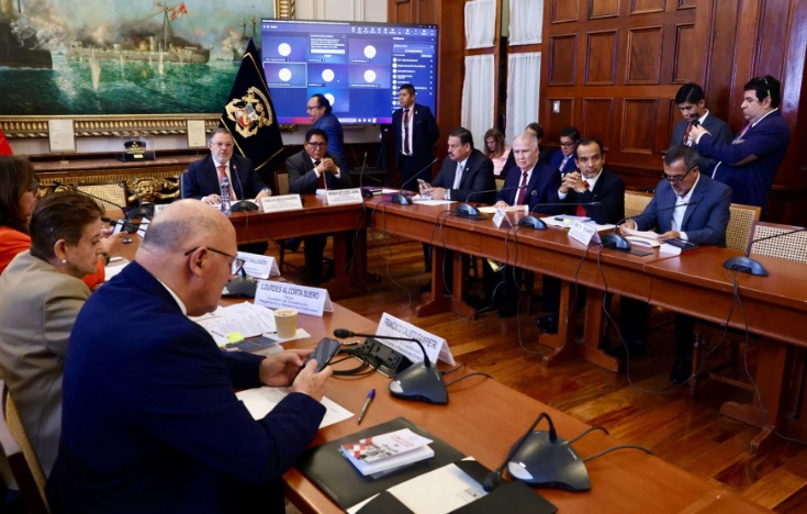 Comisión de Constitución suspende debate del pedido de facultades "hasta nuevo aviso"