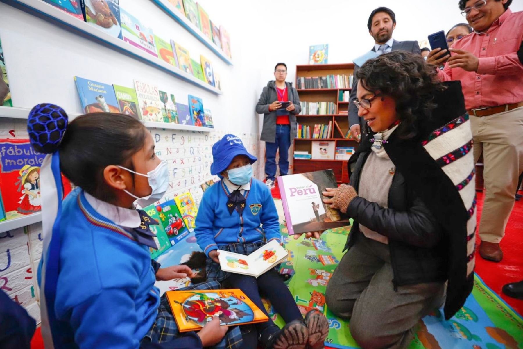 Ministra Urteaga: Ley del Libro y la Lectura es descentralista y fortalece hábito de leer