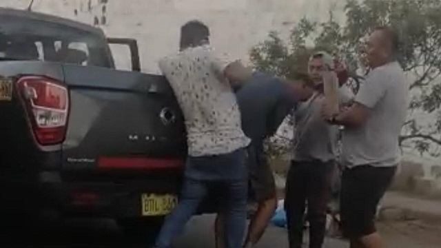  Chimbote: golpean brutalmente a venezolano acusado de robar aparejos