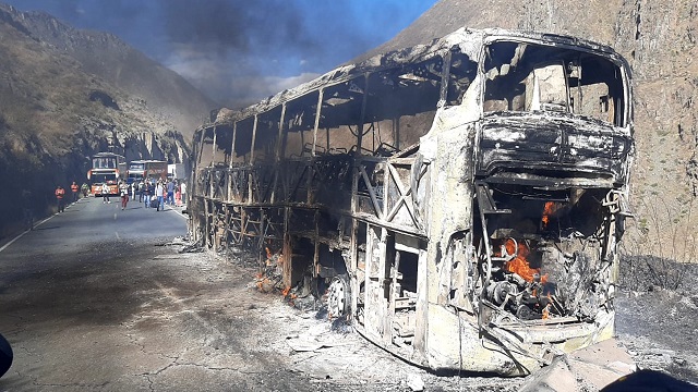 Ómnibus de empresa Móvil Bus se incendia en la vía Pativilca-Huaraz