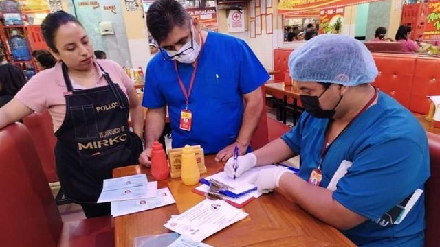 Pollerías de Chimbote son sancionadas por presentar controles sanitarios vencidos