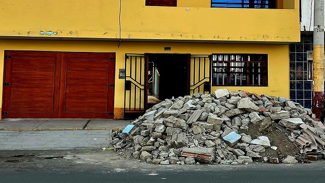 Multan con S/495 a tres personas por arrojar desmonte en la vía pública en Chimbote