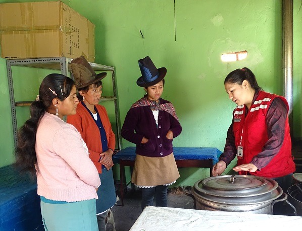 Áncash: supervisan ambientes de cocinas y almacenes en 921 escuelas públicas