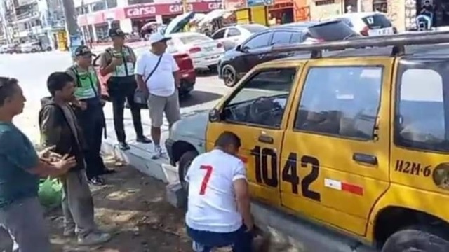 Chimbote: delincuente roba auto estacionado, se le rompen los frenos, choca contra berma y es detenido