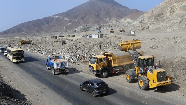 Retirarán más de 5 mil toneladas de basura y desmonte del ingreso a Chimbote